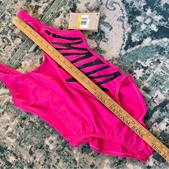 NWT Nike Dark Pink One Piece Swimsuit Bathing Swim Suit Small New Summer Beach - Picture 5 of 14